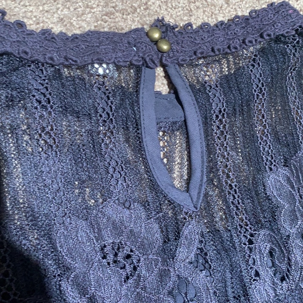 Women’s Top - Picture 5 of 5